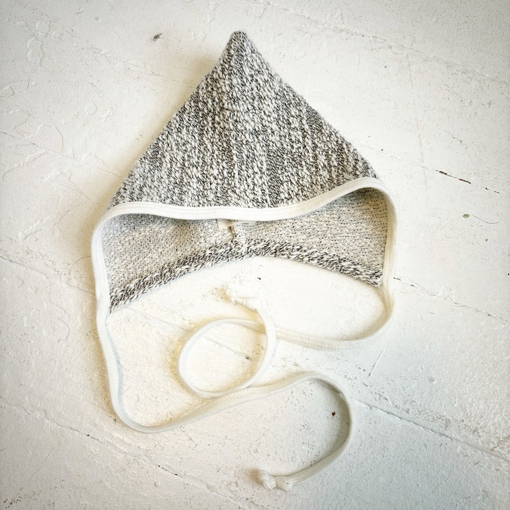 Briar Bebe Bonnets Speckled Ivory Gray Size 0-3 Months EUC